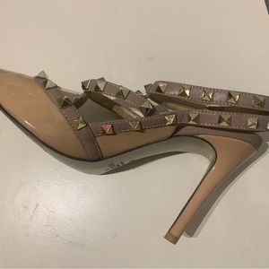 Valentino Garavani Rockstud Pumps (fake) Taupe
